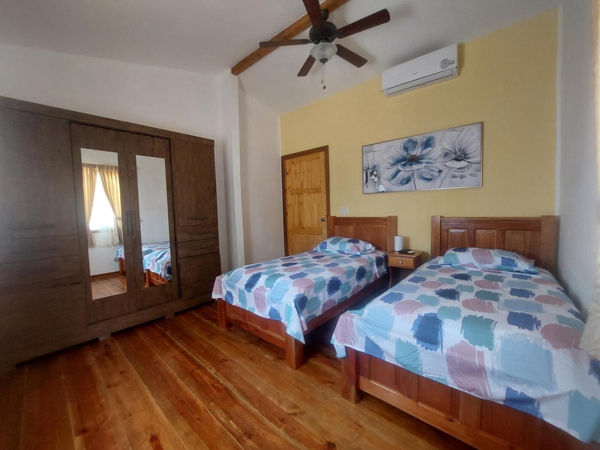 Hotel Faro Del Colibri Carenero